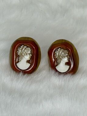 SCREW BACK CAMEO EARRINGS
